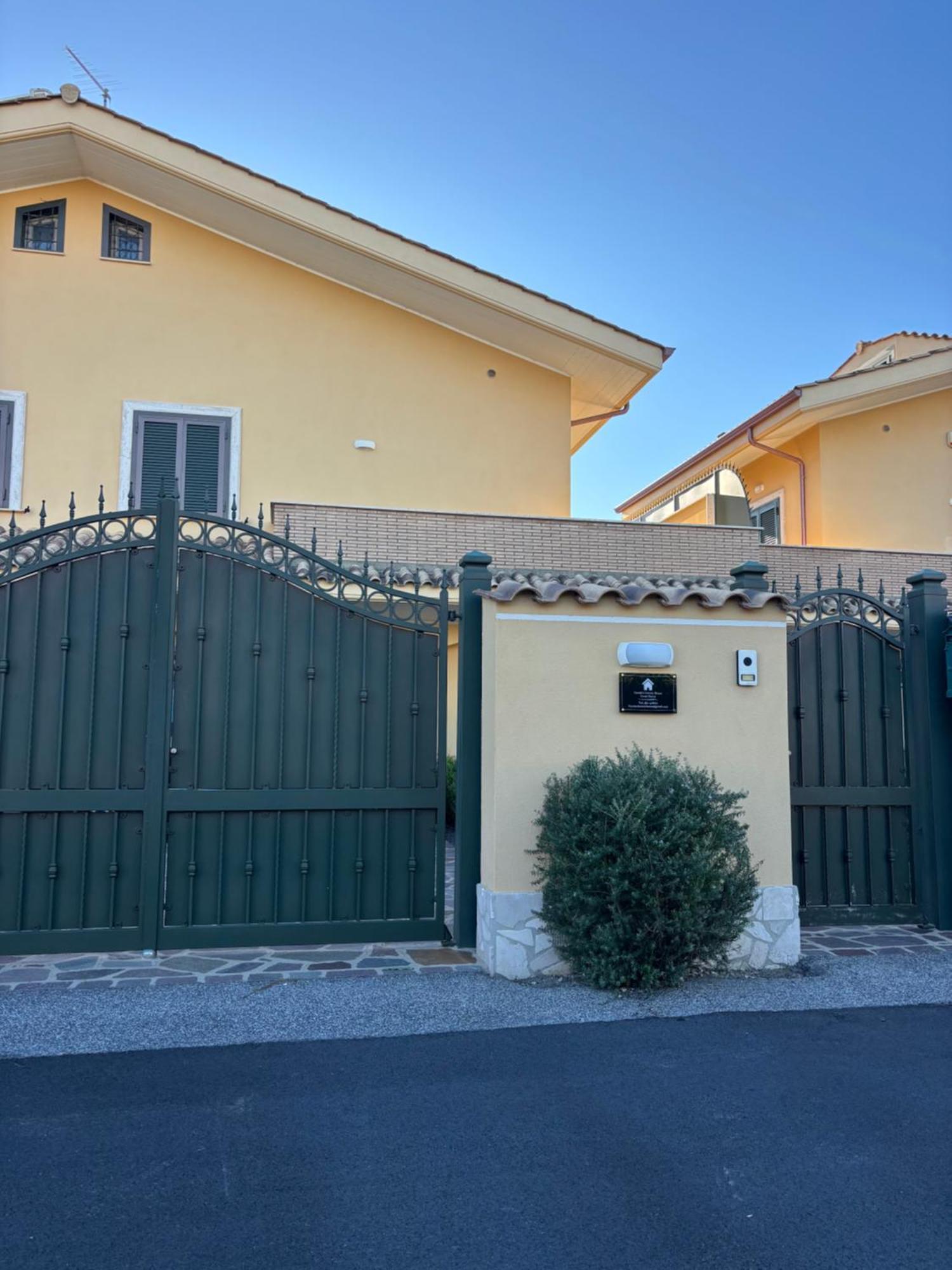 Carolas Luxury House Fiumicino Exterior foto